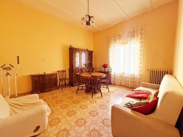 casa indipendente in vendita a Montefiascone