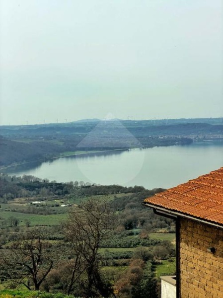casa indipendente in vendita a Montefiascone