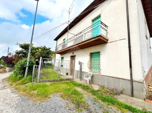 casa indipendente in vendita a Montefiascone