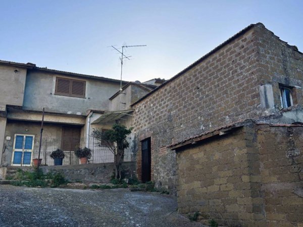 casa indipendente in vendita a Montefiascone