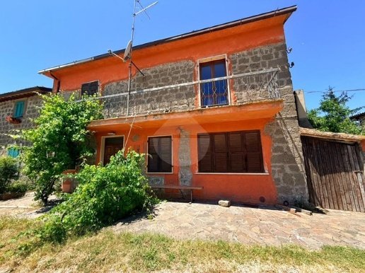 casa indipendente in vendita a Montefiascone