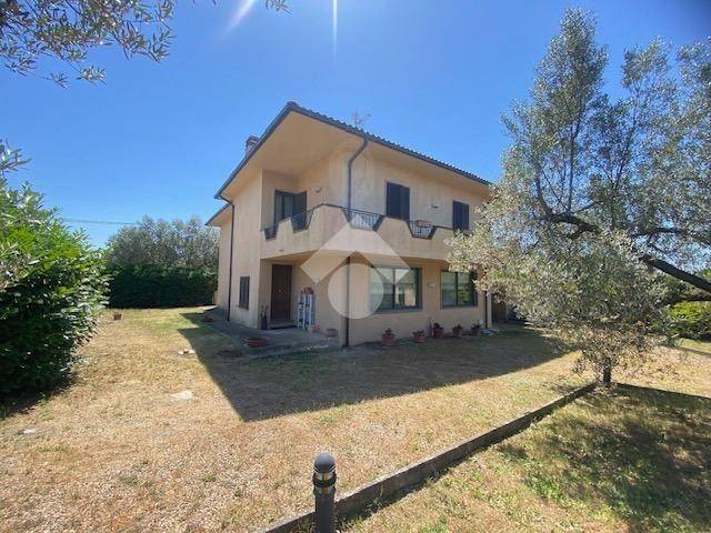 casa indipendente in vendita a Montefiascone in zona Mentuccia