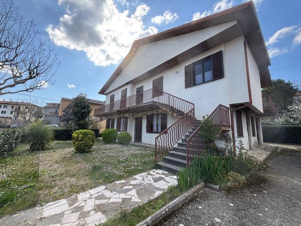 casa indipendente in vendita a Montefiascone