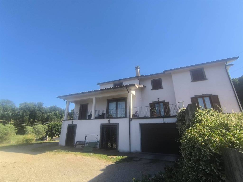 casa indipendente in vendita a Montefiascone in zona Le Poggere