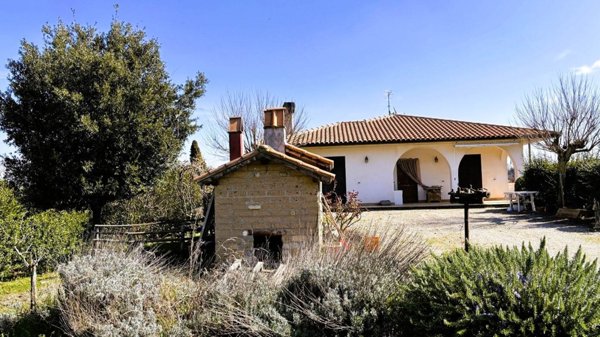 casa indipendente in vendita a Montefiascone in zona Poggio Frusta