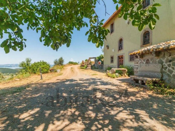 casa indipendente in vendita a Montefiascone in zona Poggio Frusta