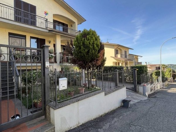 casa indipendente in vendita a Montefiascone