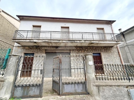 casa indipendente in vendita a Montefiascone