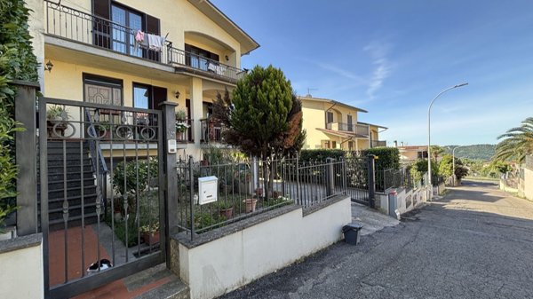 casa indipendente in vendita a Montefiascone