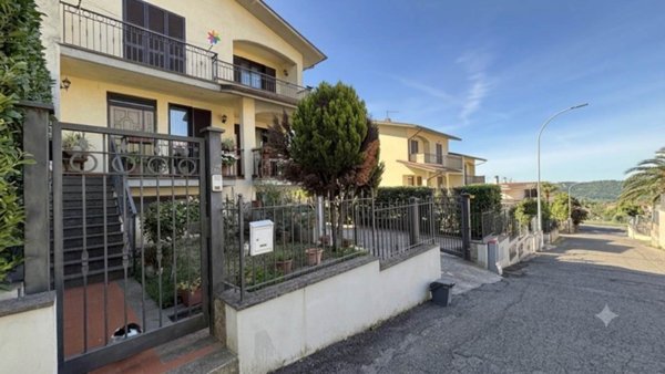 casa indipendente in vendita a Montefiascone in zona Poggio Frusta
