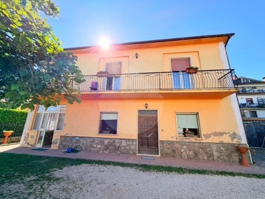 casa indipendente in vendita a Montefiascone in zona Le Coste