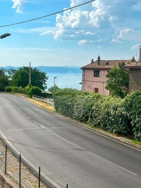 casa indipendente in vendita a Montefiascone