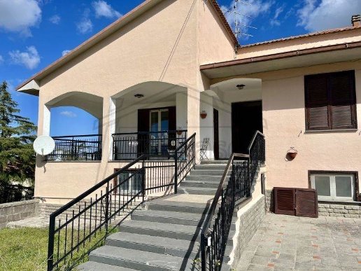 casa indipendente in vendita a Montefiascone