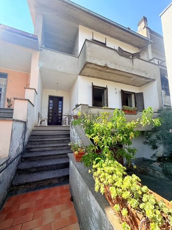 casa indipendente in vendita a Montefiascone