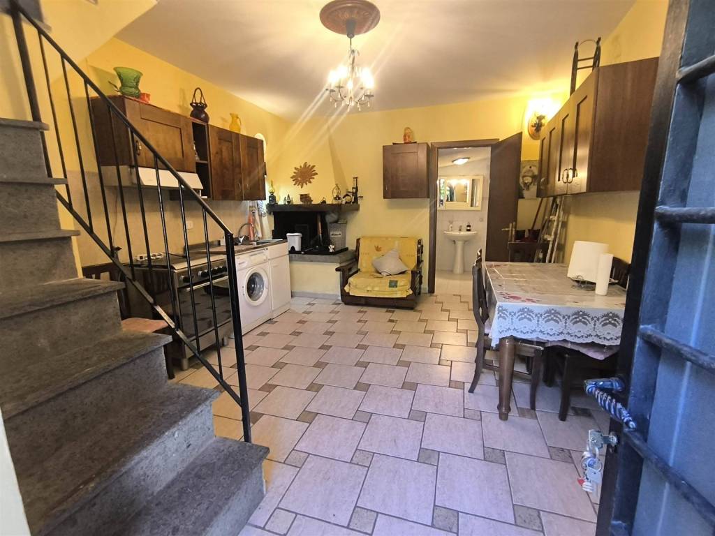 casa indipendente in vendita a Montefiascone in zona Cipollone