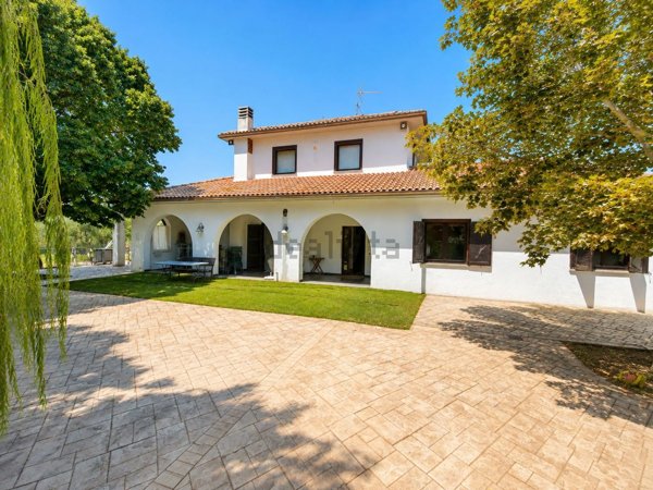 casa indipendente in vendita a Montefiascone
