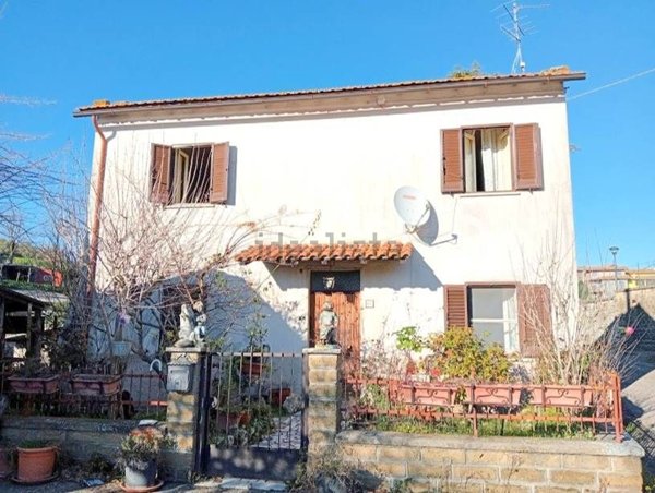 casa indipendente in vendita a Montefiascone