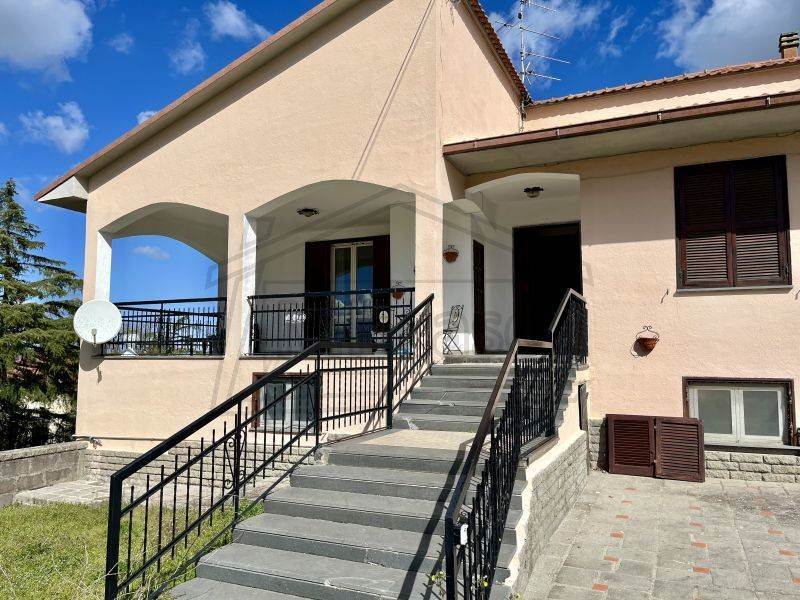 casa indipendente in vendita a Montefiascone