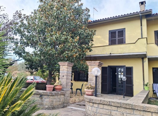casa indipendente in vendita a Montefiascone in zona Zepponami