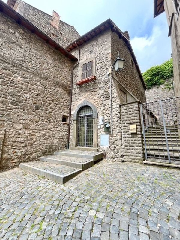 casa indipendente in vendita a Montefiascone