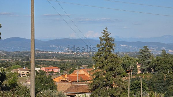 terreno edificabile in vendita a Montefiascone