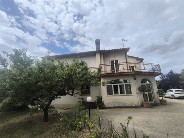casa indipendente in vendita a Montefiascone