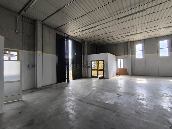 locale di sgombero in vendita a Montefiascone