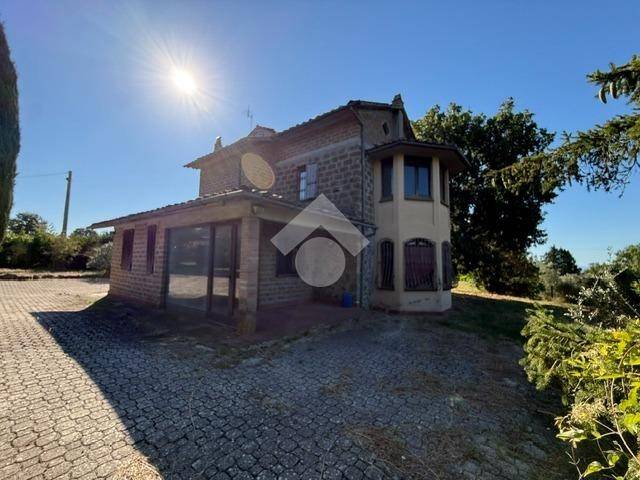 casa indipendente in vendita a Montefiascone in zona Le Poggere