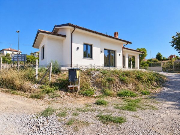 casa indipendente in vendita a Montefiascone in zona Zepponami