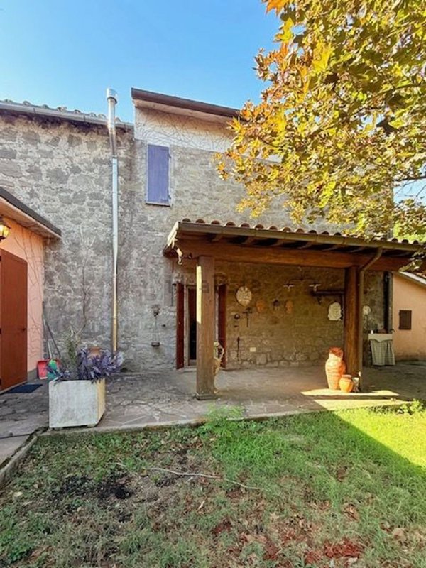 casa indipendente in vendita a Montefiascone