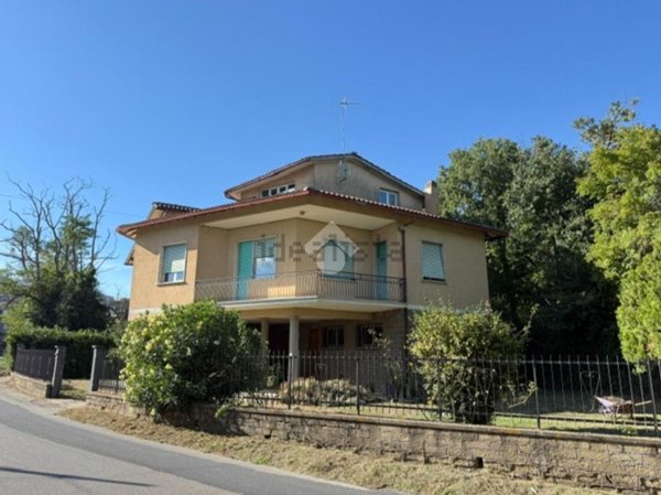 casa indipendente in vendita a Montefiascone