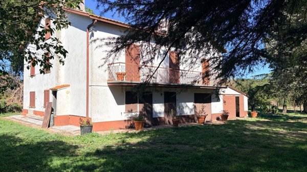 casa indipendente in vendita a Montefiascone