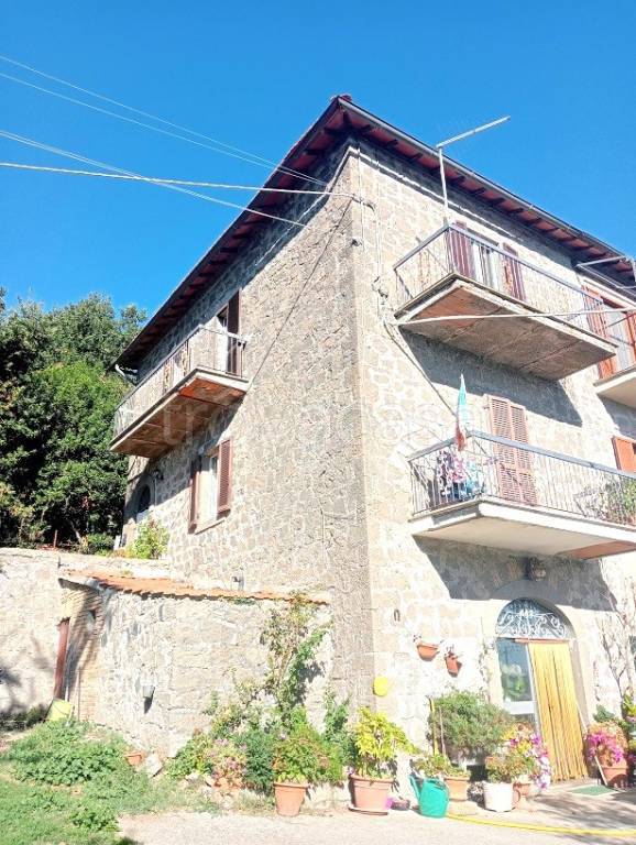 casa indipendente in vendita a Montefiascone
