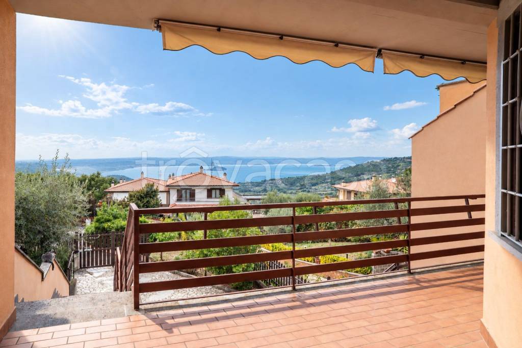casa indipendente in vendita a Montefiascone