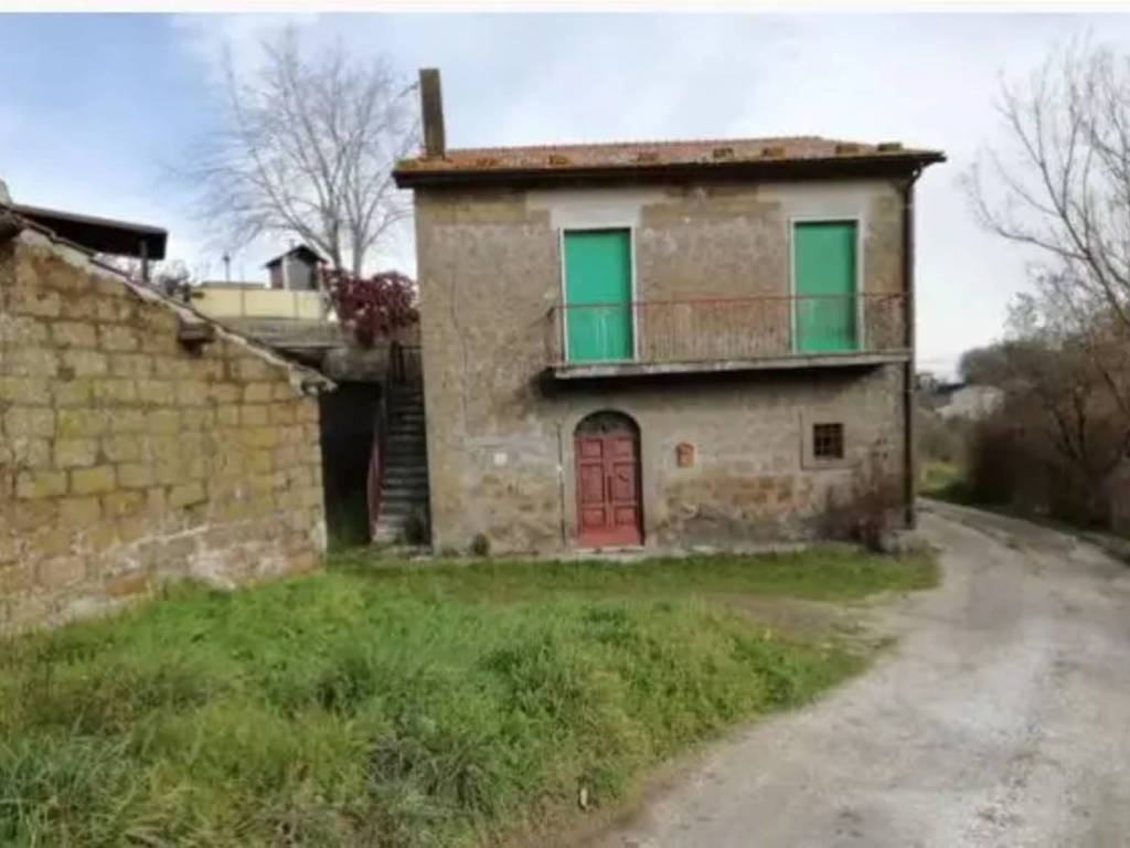 casa indipendente in vendita a Montefiascone