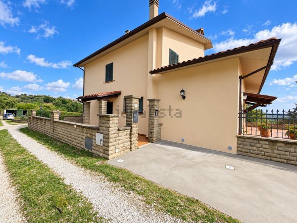 casa indipendente in vendita a Montefiascone