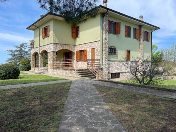 casa indipendente in vendita a Monte Romano