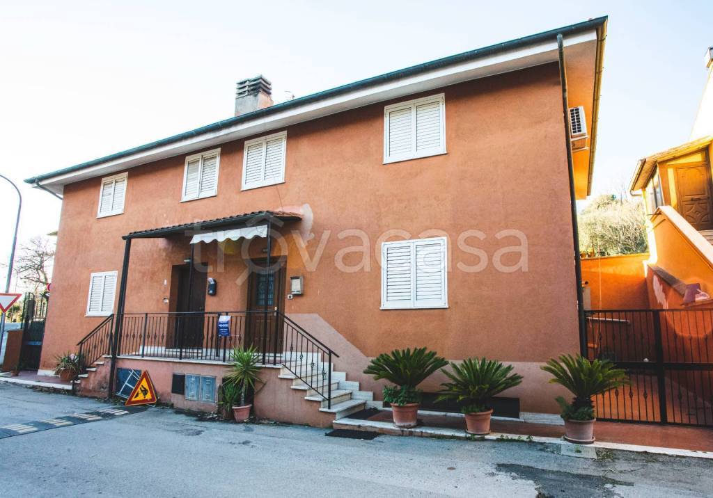 casa indipendente in vendita a Monte Romano