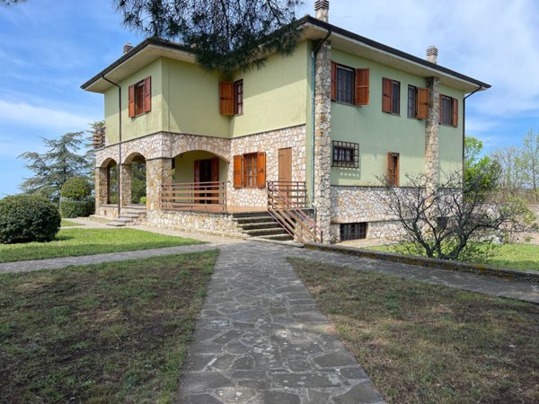 casa indipendente in vendita a Monte Romano