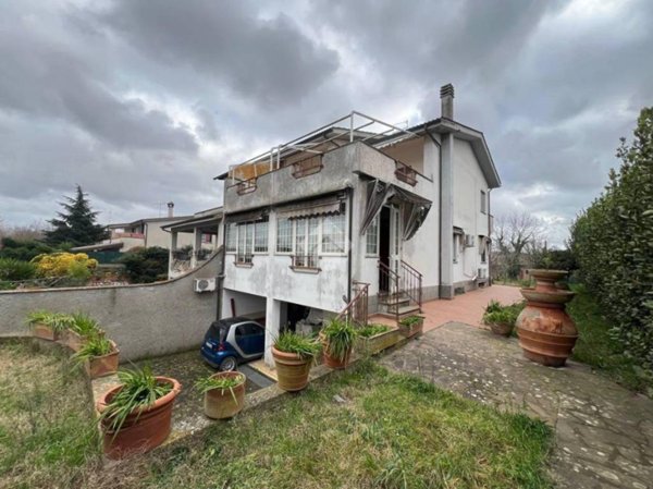 casa indipendente in vendita a Monte Romano