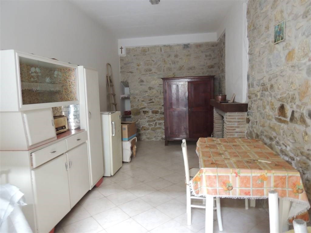 locale commerciale in vendita a Monte Romano