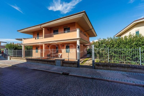 casa indipendente in vendita a Monterosi