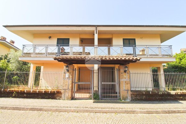 casa indipendente in vendita a Monterosi