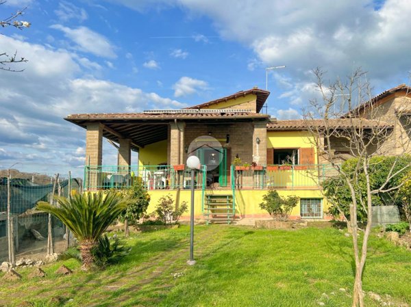 casa indipendente in vendita a Monterosi