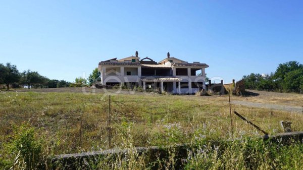 casa indipendente in vendita a Monterosi
