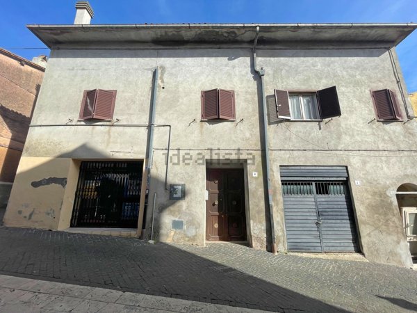 esavano in vendita a Monterosi