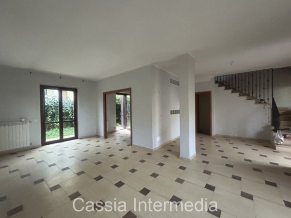 casa indipendente in vendita a Monterosi