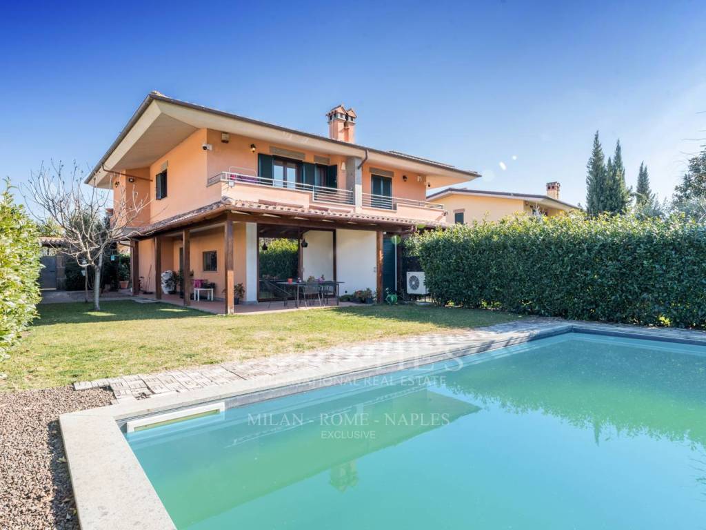 casa indipendente in vendita a Monterosi