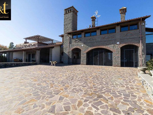 casa indipendente in vendita a Monterosi
