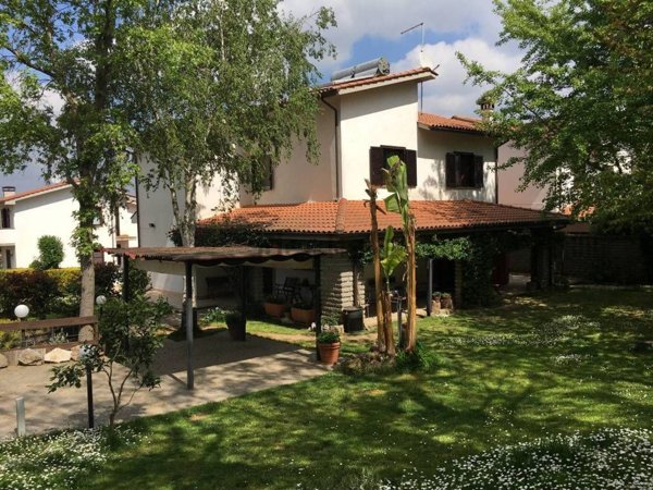 casa indipendente in vendita a Monterosi